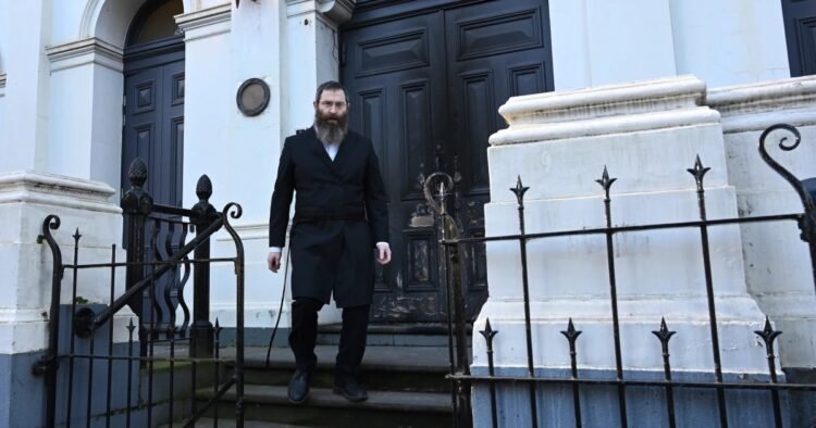 آتش‌افروزی در کنیسه ملبورن؛ نمازگزاران از در پشتی گریختند