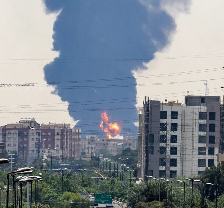 آتش‌هایی که بوی سیاست می‌دهند؛ جمهوری اسلامی میان انتقام اسرائیل و بازی با جان مردم