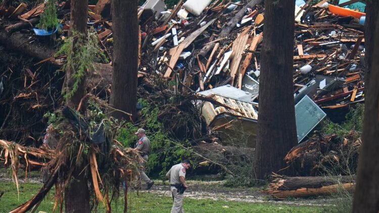 جسد ۱۴ کودک از ۲۷ مفقودی اردوگاه دخترانه در پی طغیان رودخانه گوادالوپ پیدا شد