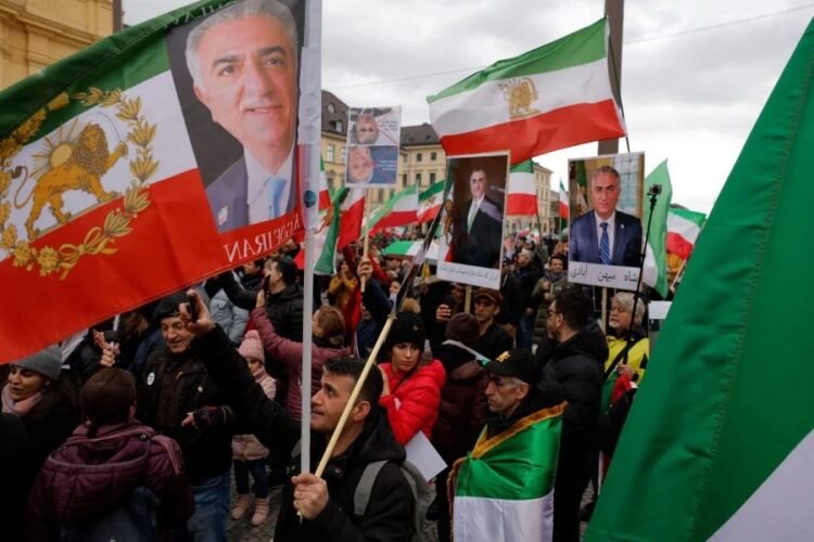 آغاز فصل نجات ایران؛ رضا پهلوی پرچم اتحاد را در مونیخ برافراشت