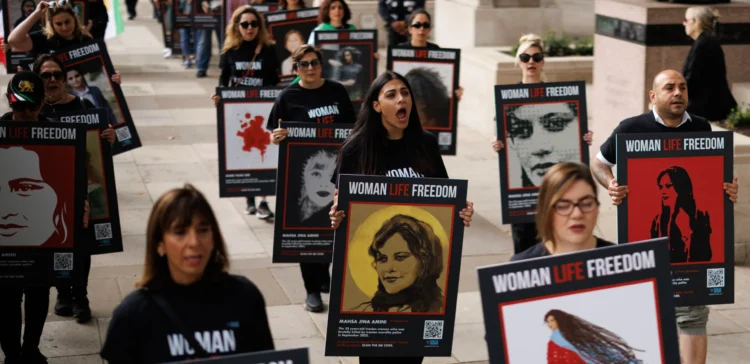 همدستی شرکت‌های خارجی