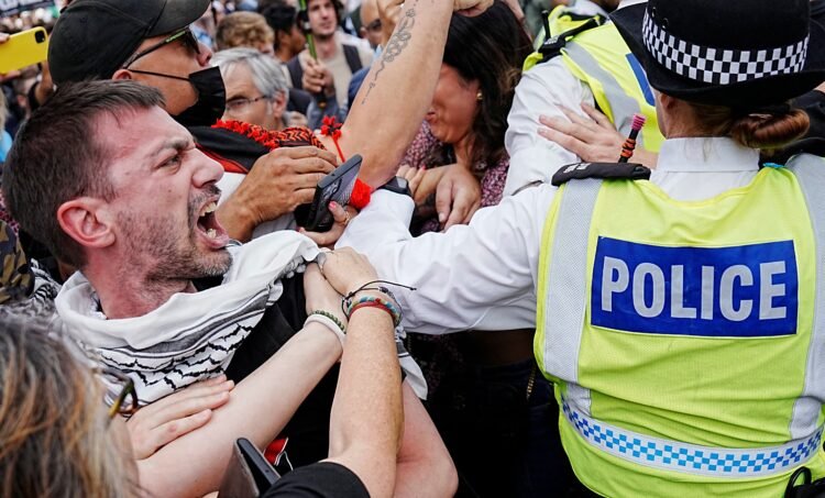 بازداشت معترضان در لندن