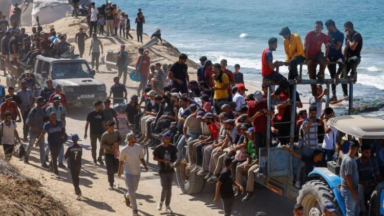 Palestinian refugees from Gaza return after historic ceasefire