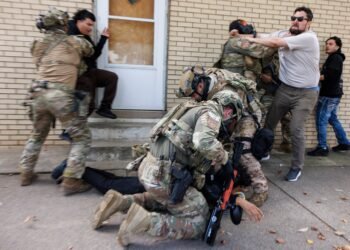 ICE agents in Chicago