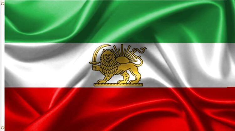 پرچم شیر و خورشید در متروی تهران