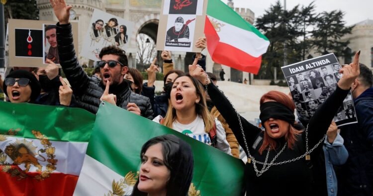 سرکوب پژوهشگران در ایران