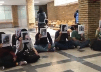 دستان و نفستان بوی خون می‌دهد