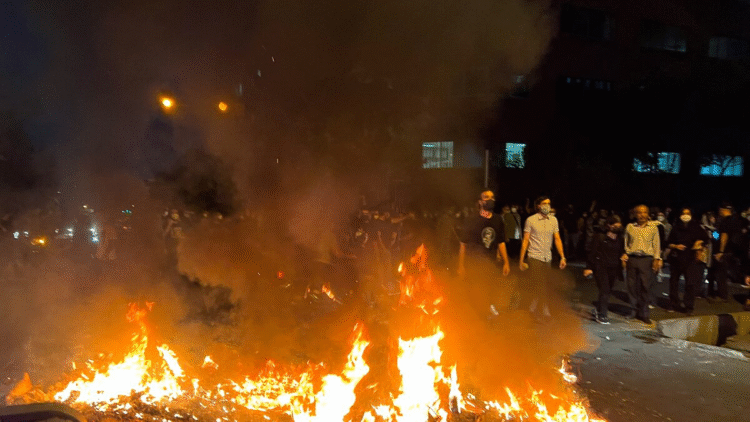 اعدام ۸۰۰ معترض در ایران