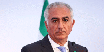 رضا پهلوی و همدردی با خانواده‌ها