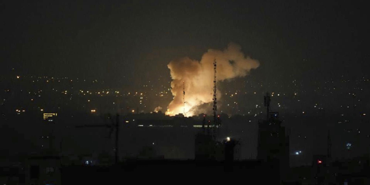 ادامه حملات هوایی به ایران