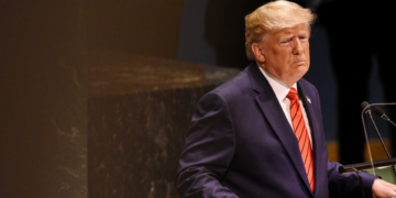 اخراج دیپلمات‌ های ایران