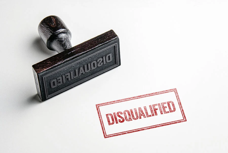 محرومیت پارالیگال بریتانیایی از وکالت