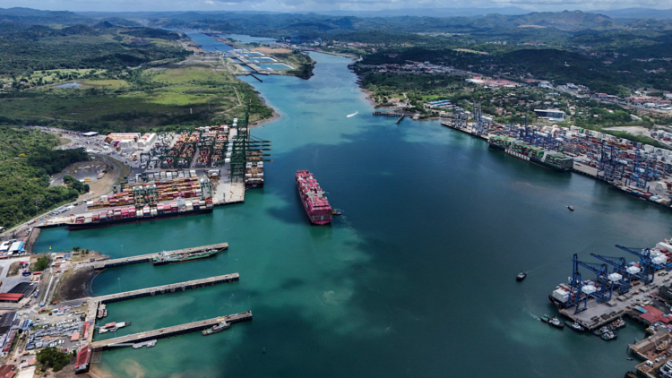 Panama Canal daily transit