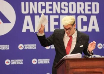 Milo Yiannopoulos Deported to UK After ICE Arrest