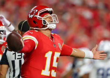 Chiefs Edge Colts 33-30 in OT on Mahomes, Walker Heroics