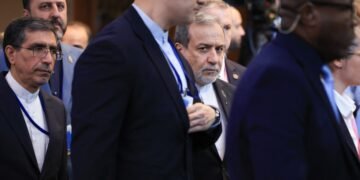 انتقاد از دیدار عراقچی با Witkoff در مجلس و رسانهها