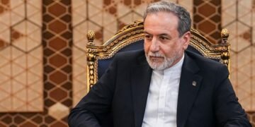 عراقچی: آماده جنگیم اما دیپلماسی ادامه دارد