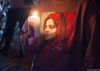 مخالفت با سوگواری ساده؛ گلایه امجد امینی
