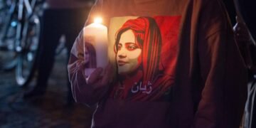 مخالفت با سوگواری ساده؛ گلایه امجد امینی