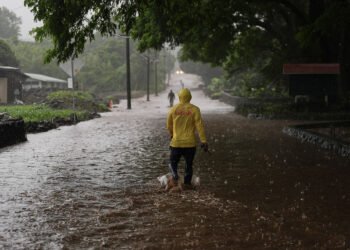 Hawaii Weathers Back-to-Back Hurricanes as Nolo Fades