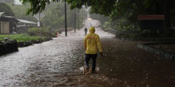 Hawaii Weathers Back-to-Back Hurricanes as Nolo Fades