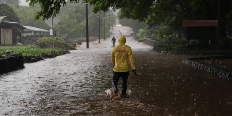 Hawaii Weathers Back-to-Back Hurricanes as Nolo Fades