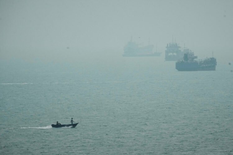 Iran Strikes US Warships After American Tanker Raids