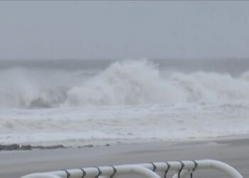 Nor'easter Kills One as Storm Batters East Coast