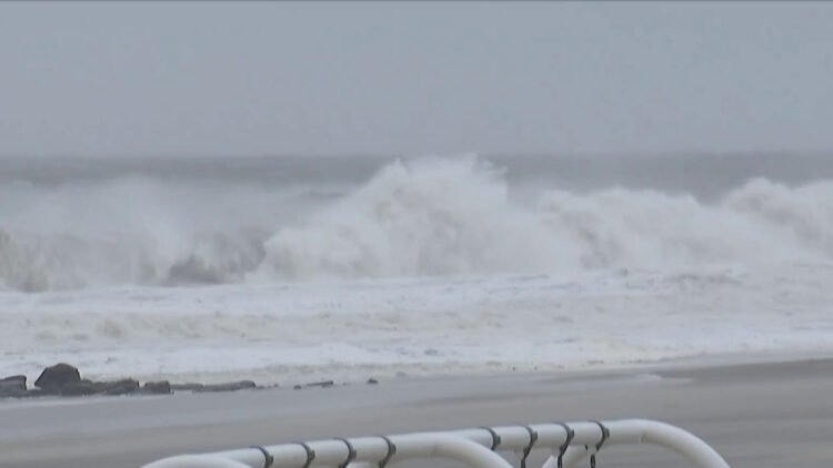 Nor'easter Kills One as Storm Batters East Coast