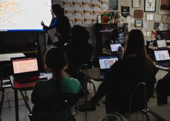 Poll: Americans Say AI Hurts More Than Helps Schools