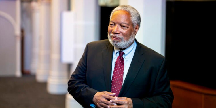 Smithsonian Chief Lonnie Bunch Steps Down Amid Tensions