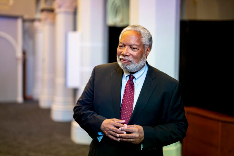 Smithsonian Chief Lonnie Bunch Steps Down Amid Tensions