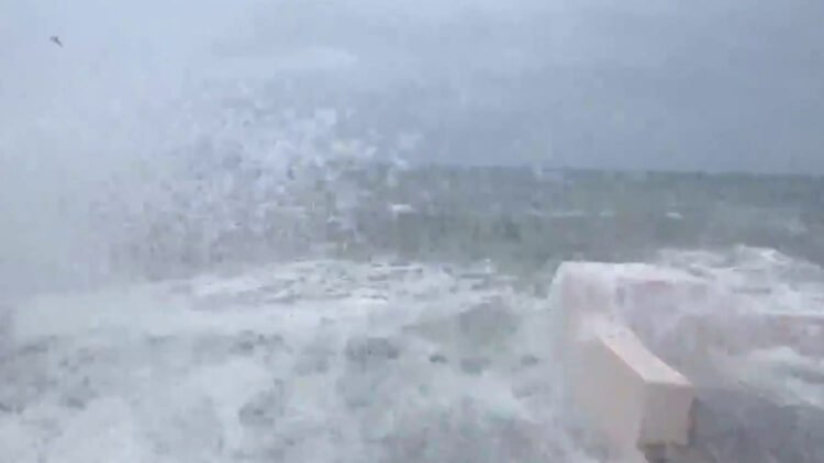 Storm Floods Northeast, Knocking Out Power Widely