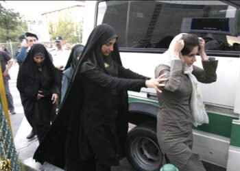فشار حجاب اجباری بر زنان ایران
