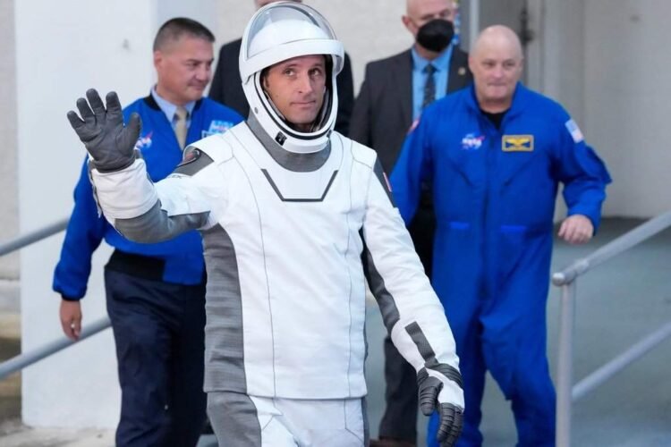Canadian Astronaut Arrives at ISS for Six-Month Stay