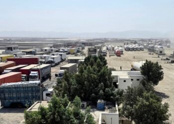 تداوم مسدود بودن تردد کامیونهای ایران به پاکستان