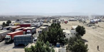 تداوم مسدود بودن تردد کامیونهای ایران به پاکستان