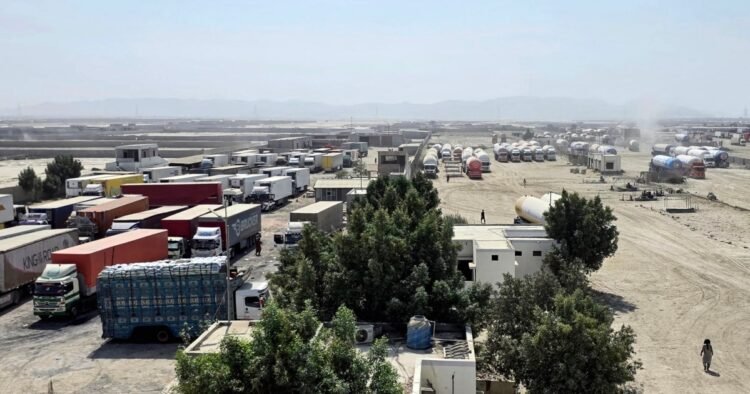 تداوم مسدود بودن تردد کامیونهای ایران به پاکستان
