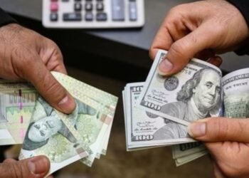 دلار رکورد زد؛ بانک مرکزی: نرخ واقعی مشابه ۱۳۹۷