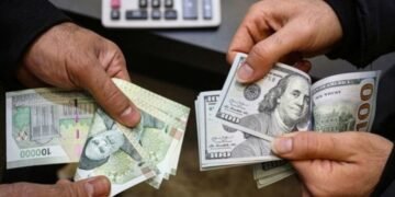 دلار رکورد زد؛ بانک مرکزی: نرخ واقعی مشابه ۱۳۹۷