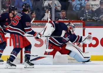 Jets Edge Avalanche 3-2 on Connor's Late Goal