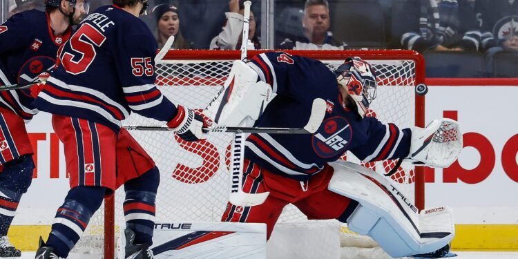 Jets Edge Avalanche 3-2 on Connor's Late Goal
