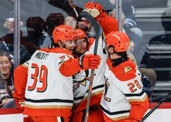 Jets Fall 5-1 to Anaheim in First Regulation Loss