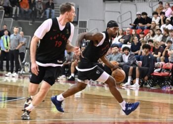 Kawhi Leonard Sits Out Raptors Preseason Game