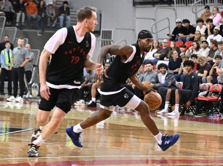 Kawhi Leonard Sits Out Raptors Preseason Game