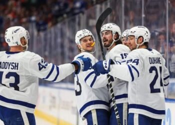 Leafs Extend Hot Streak With Dominant 7-2 Victory