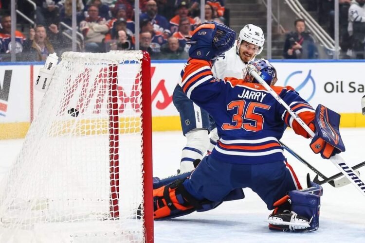 Leafs Rout Oilers 7-2, Extend Win Streak to Four