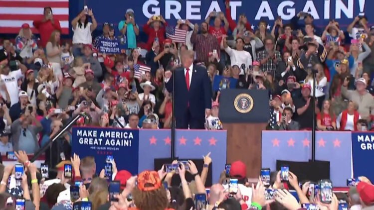 Obama and Trump Hit Battleground States Before Midterms