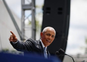 Obama Slams Trump Probe of Rep. Ilhan Omar