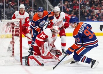 Postava Shines in NHL Debut